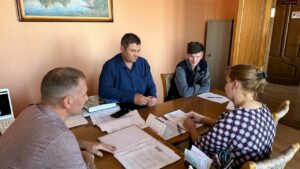 Встреча начальника ветуправления с представителем птицефабрики