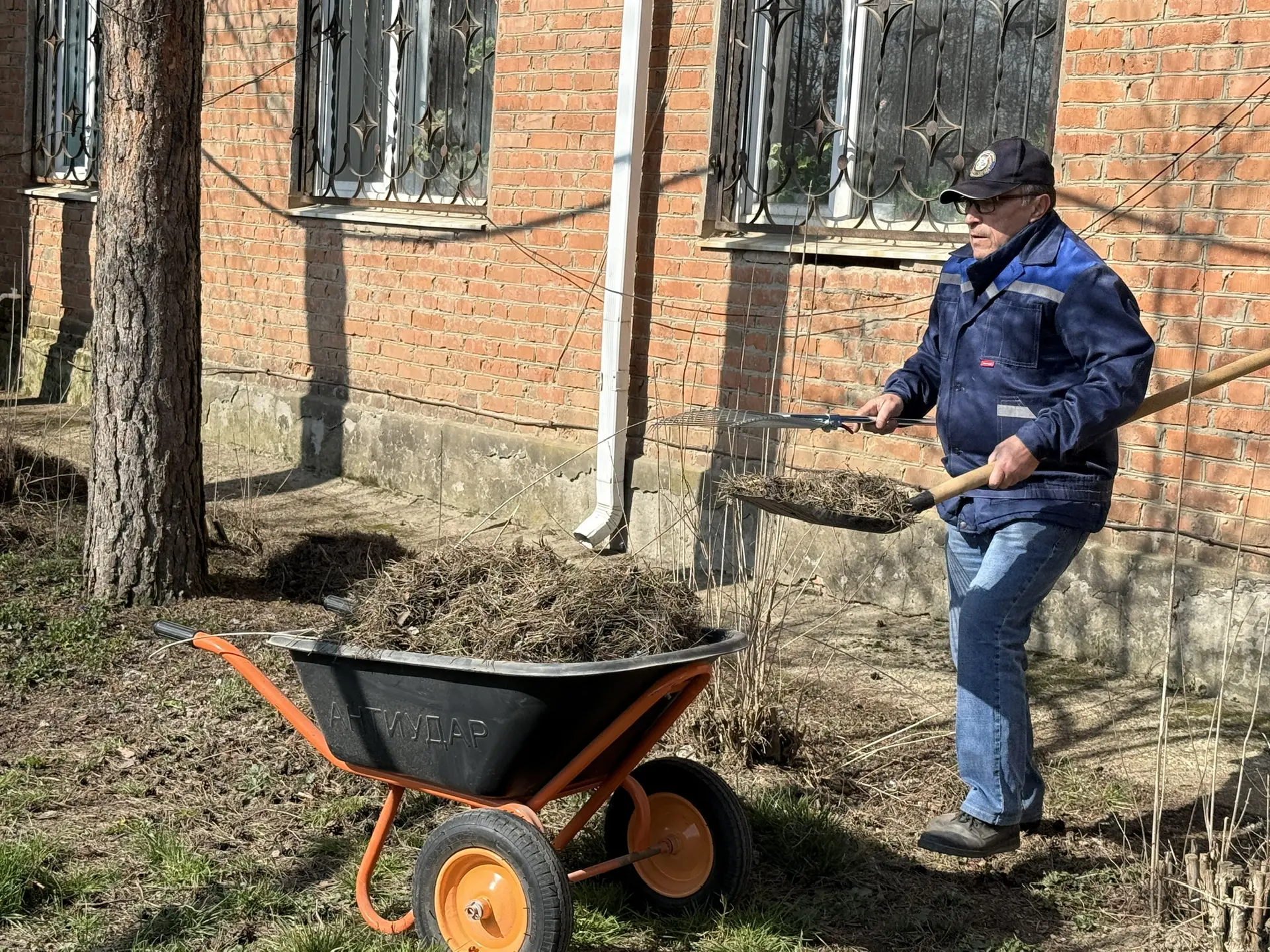 Сотрудники ГБУ "Ветуправление Белореченского района" приняли участие в субботнике